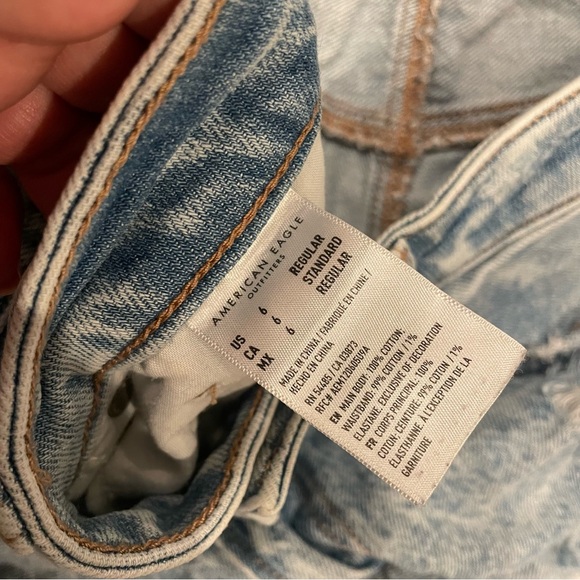 American Eagle Comfort Stretch Waistband Distressed Ripped Jeans Size 6 - Picture 4 of 7